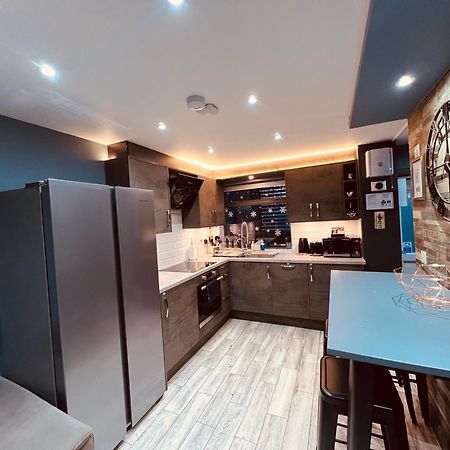 Modern Suites -5 Bedroom House- With Free Parking Birmingham City Экстерьер фото