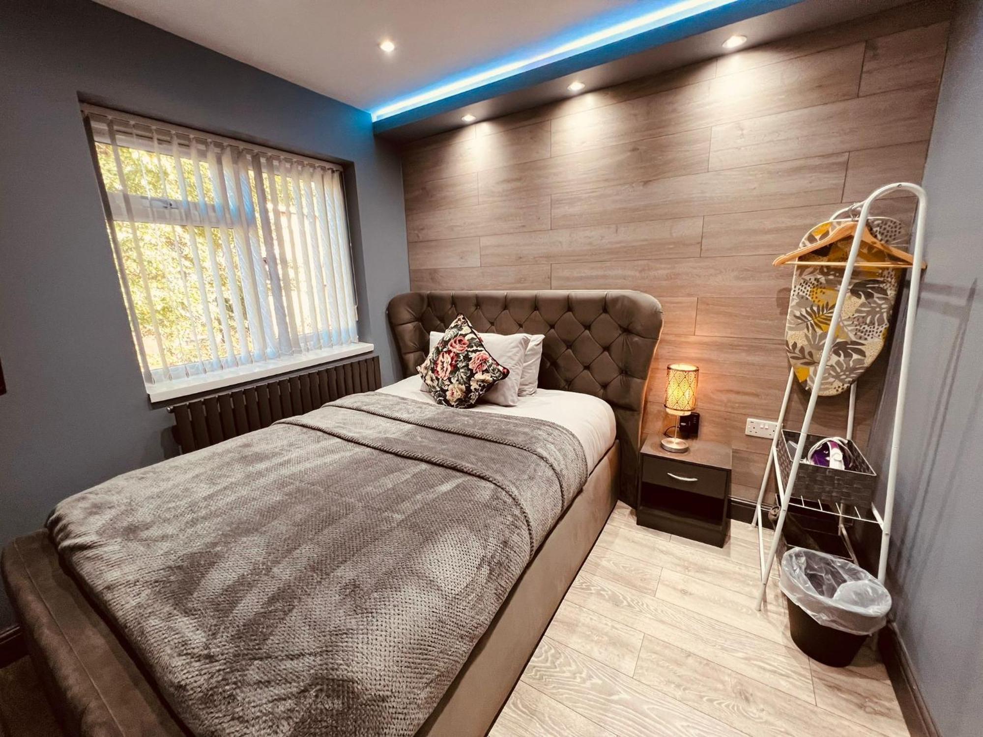 Modern Suites -5 Bedroom House- With Free Parking Birmingham City Экстерьер фото