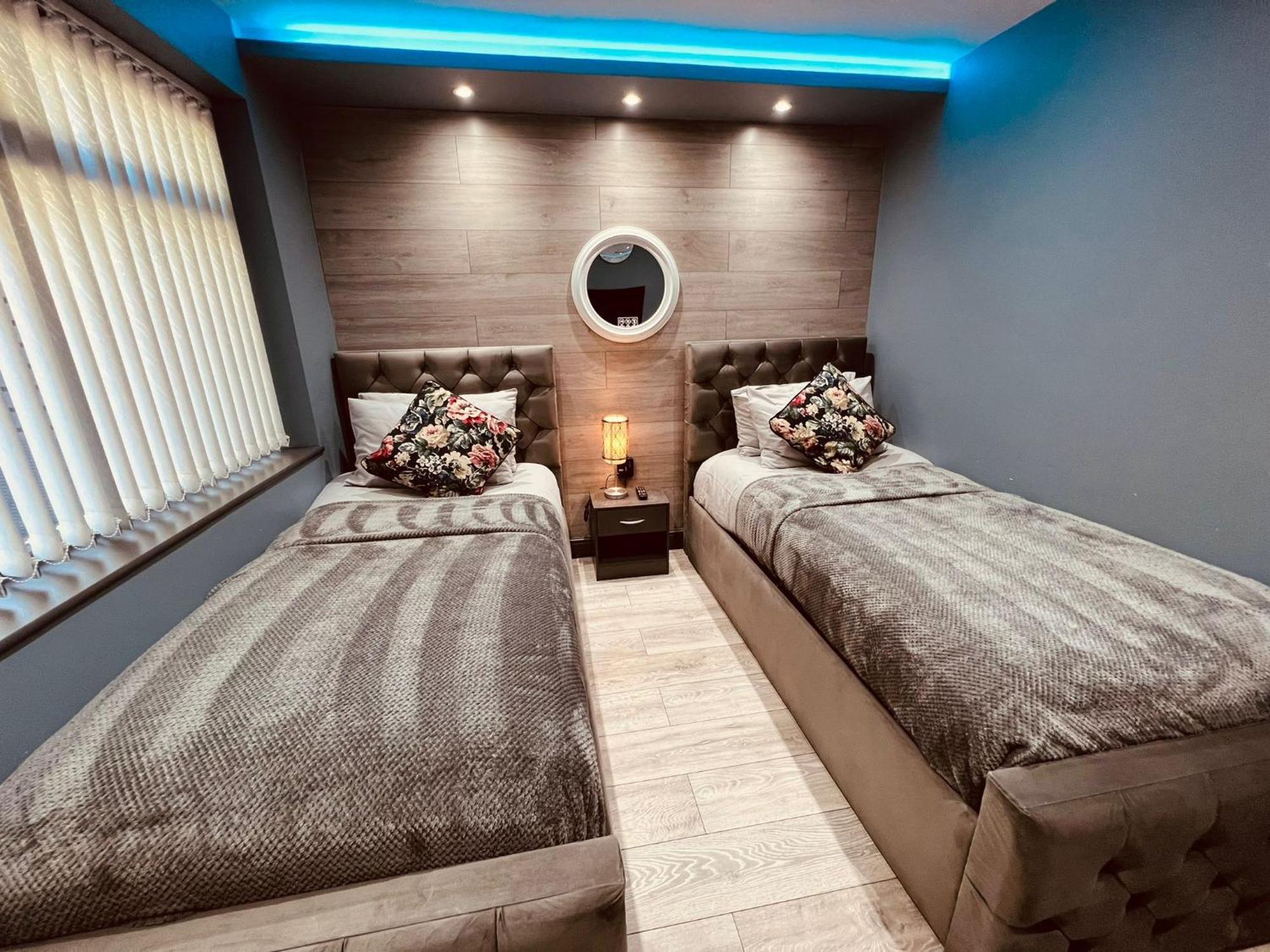 Modern Suites -5 Bedroom House- With Free Parking Birmingham City Экстерьер фото