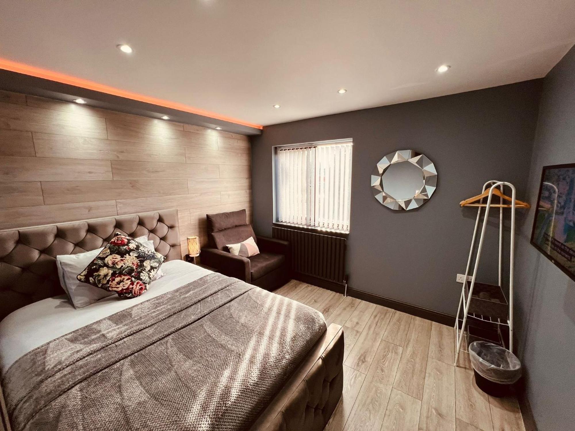 Modern Suites -5 Bedroom House- With Free Parking Birmingham City Экстерьер фото