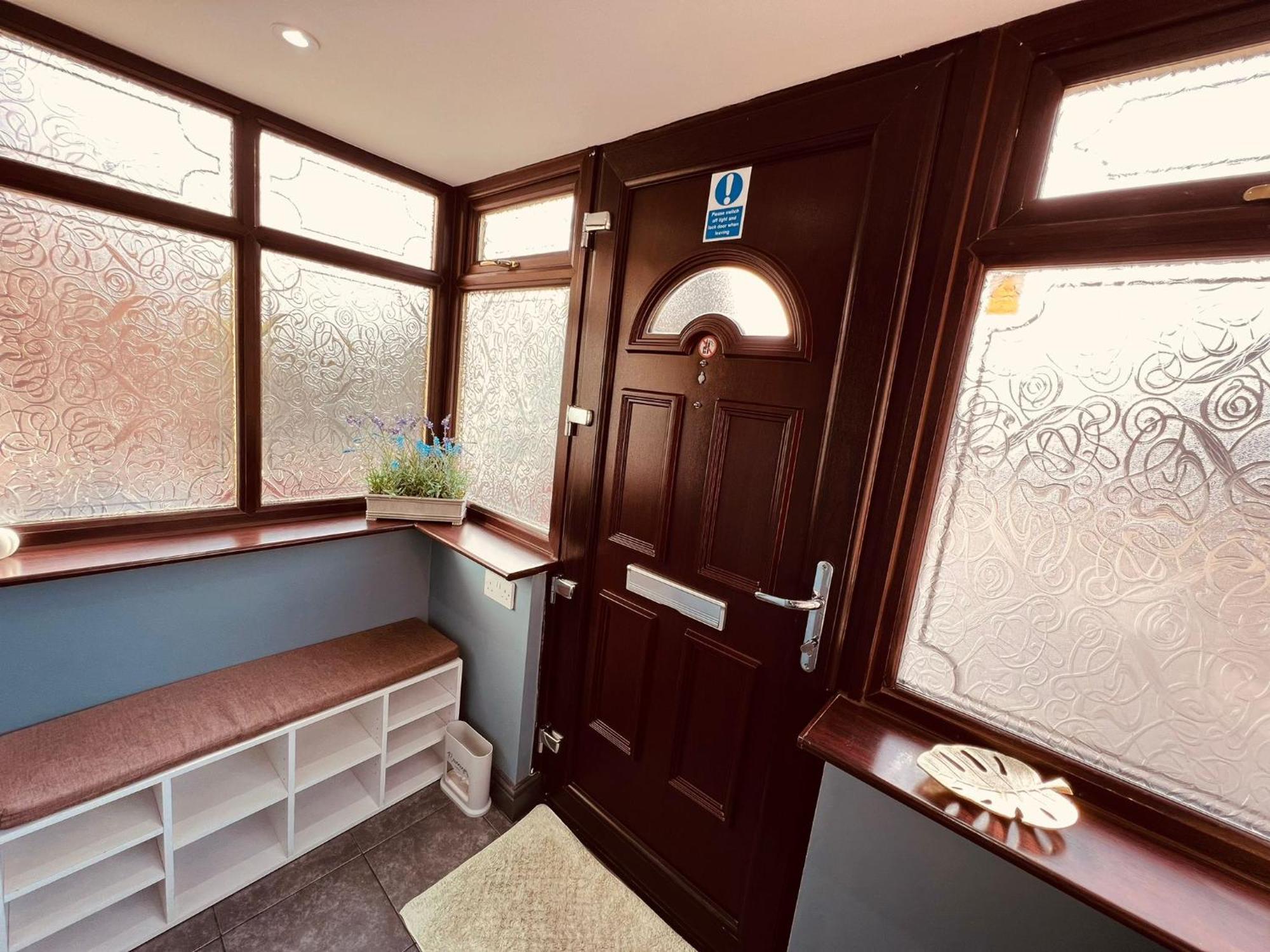 Modern Suites -5 Bedroom House- With Free Parking Birmingham City Экстерьер фото