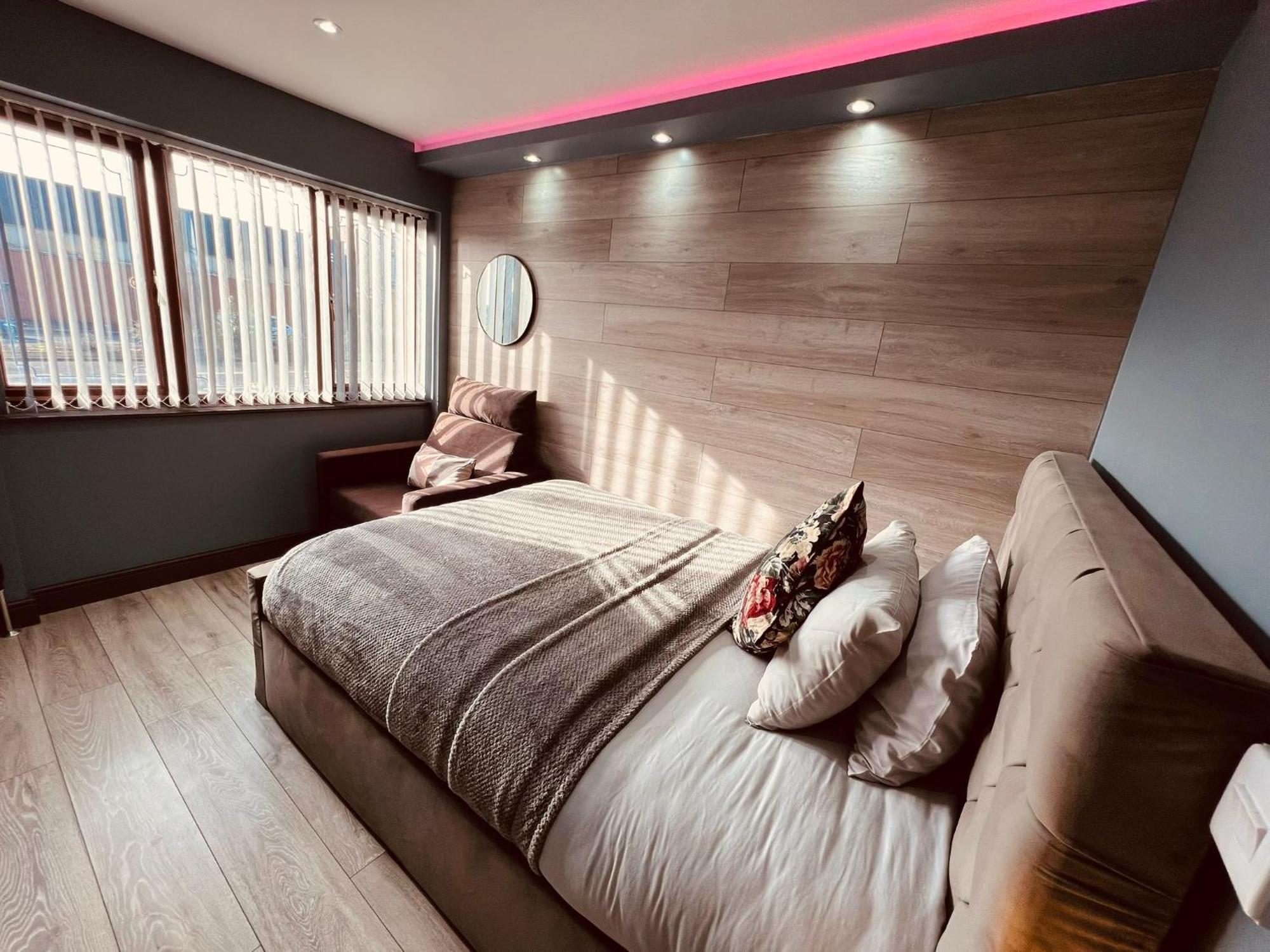 Modern Suites -5 Bedroom House- With Free Parking Birmingham City Экстерьер фото