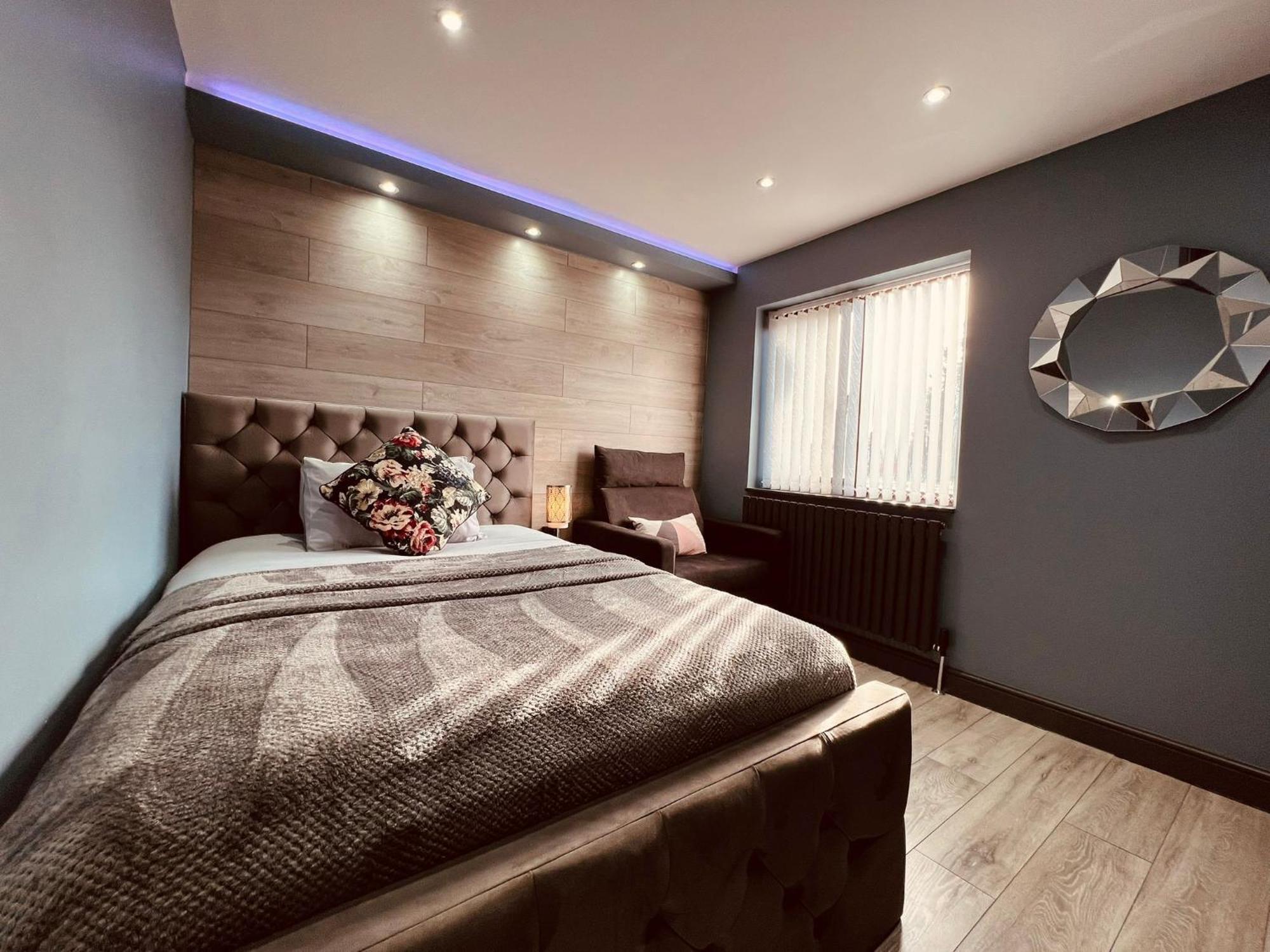 Modern Suites -5 Bedroom House- With Free Parking Birmingham City Экстерьер фото