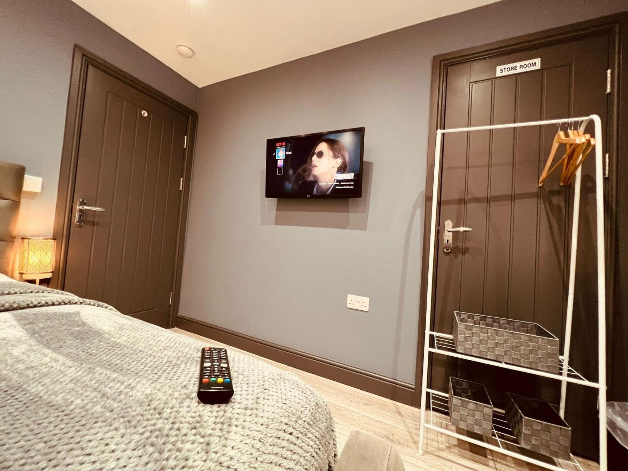 Modern Suites -5 Bedroom House- With Free Parking Birmingham City Экстерьер фото