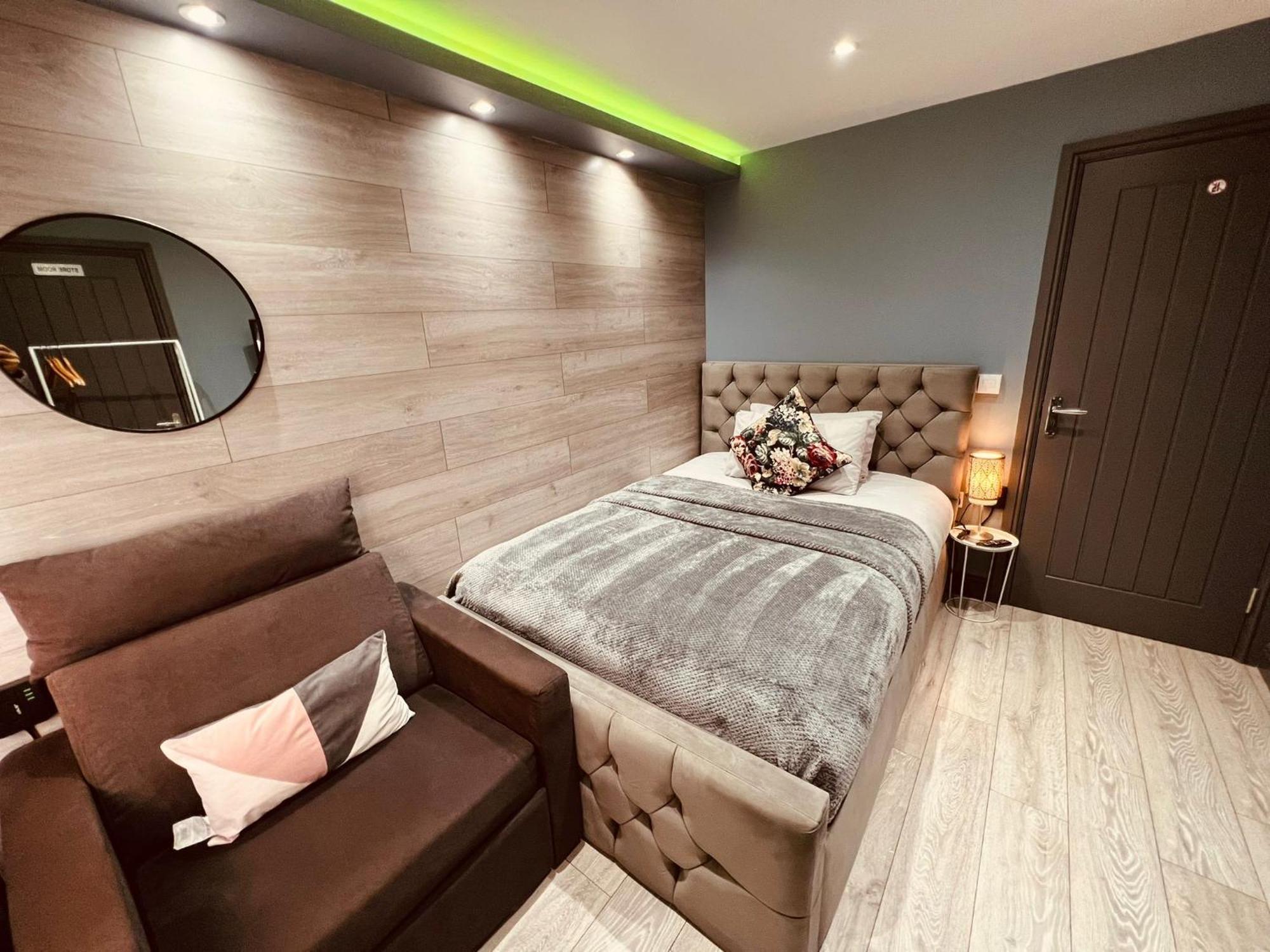 Modern Suites -5 Bedroom House- With Free Parking Birmingham City Экстерьер фото