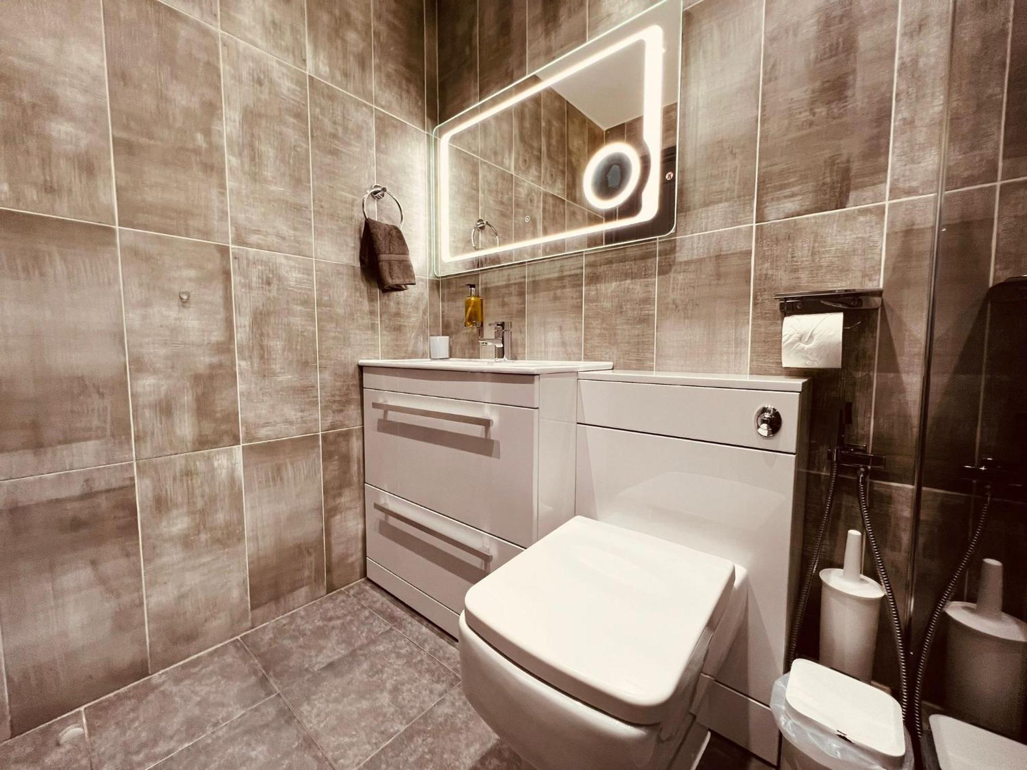 Modern Suites -5 Bedroom House- With Free Parking Birmingham City Экстерьер фото