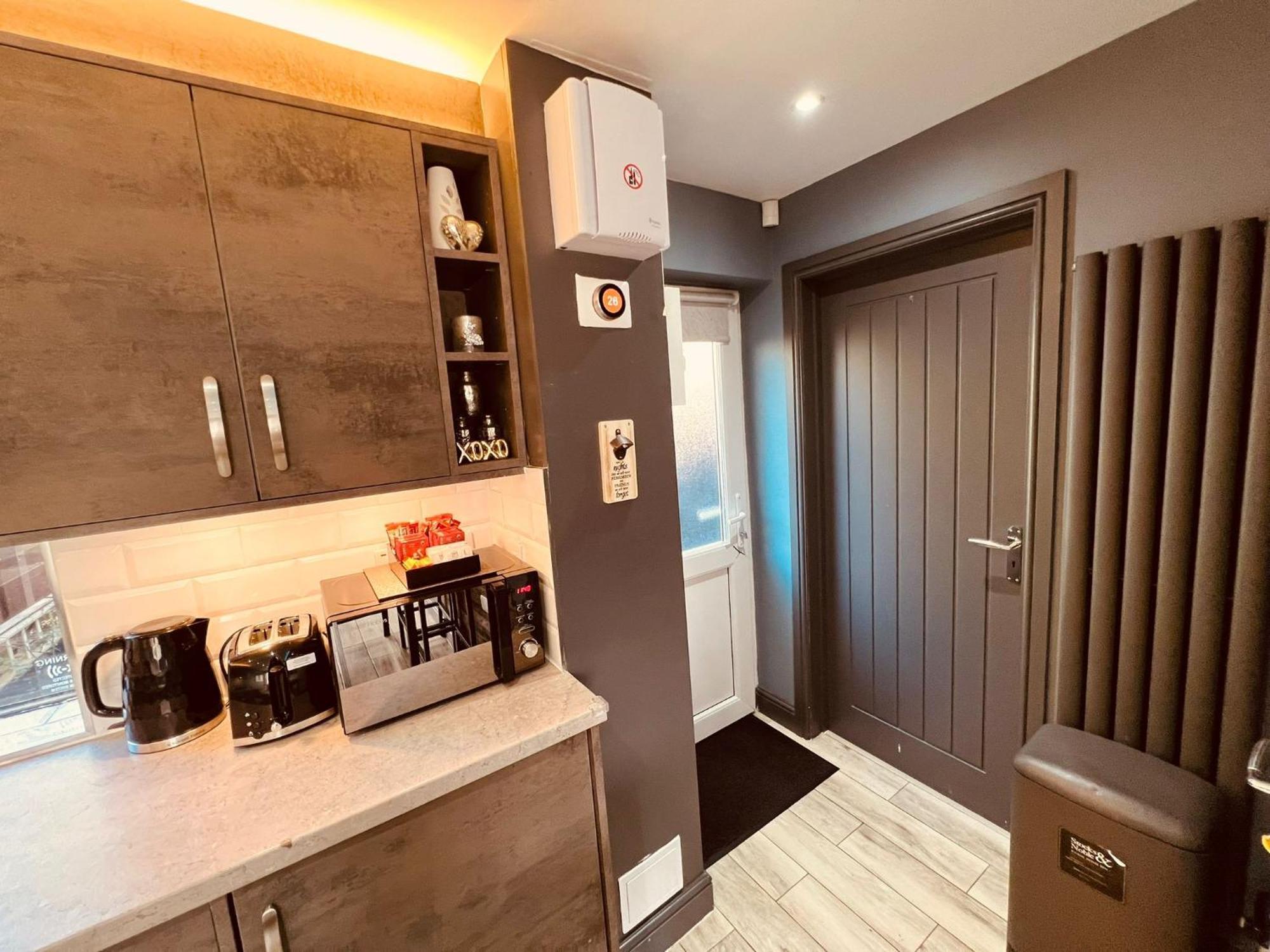 Modern Suites -5 Bedroom House- With Free Parking Birmingham City Экстерьер фото