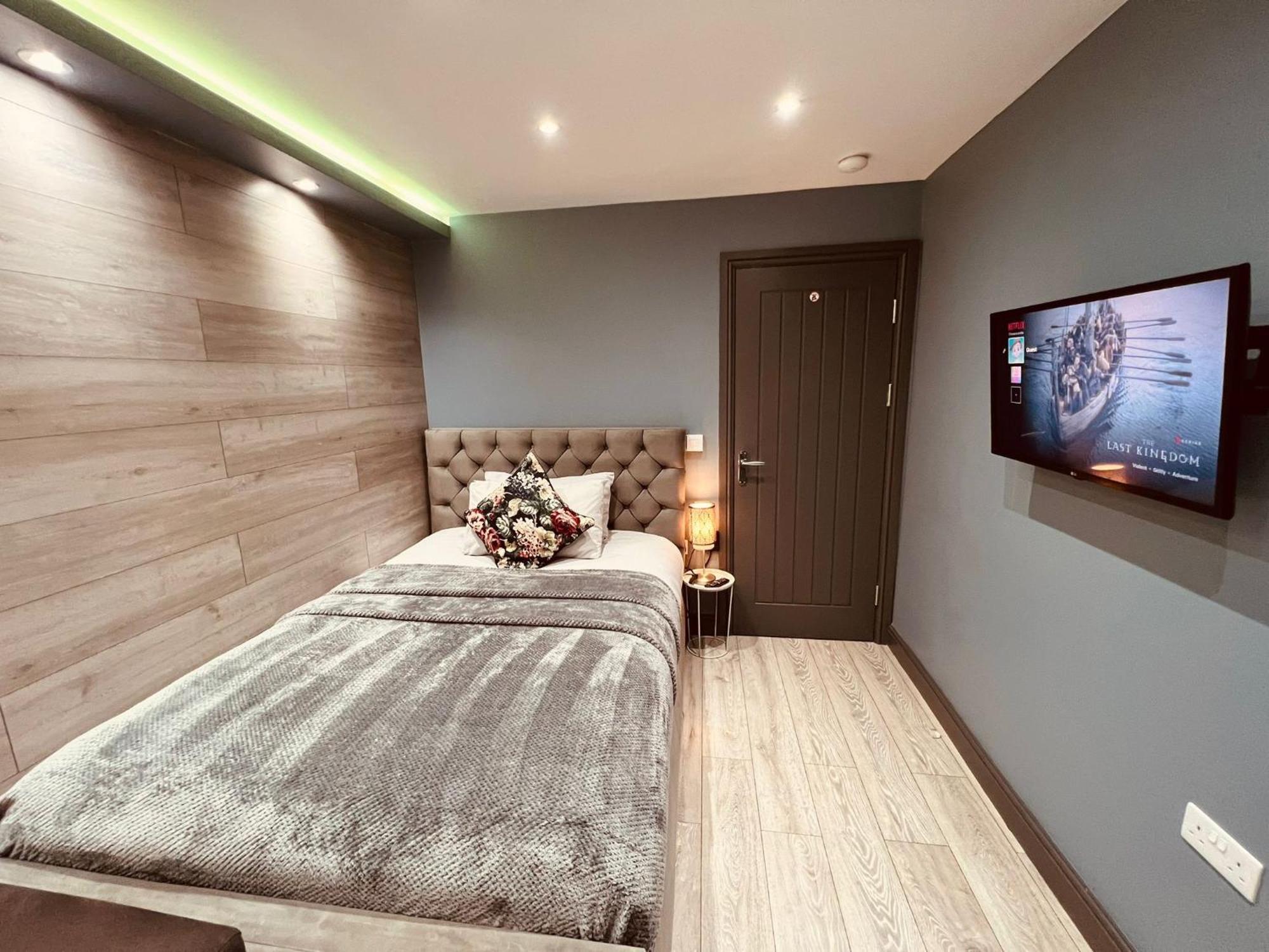 Modern Suites -5 Bedroom House- With Free Parking Birmingham City Экстерьер фото