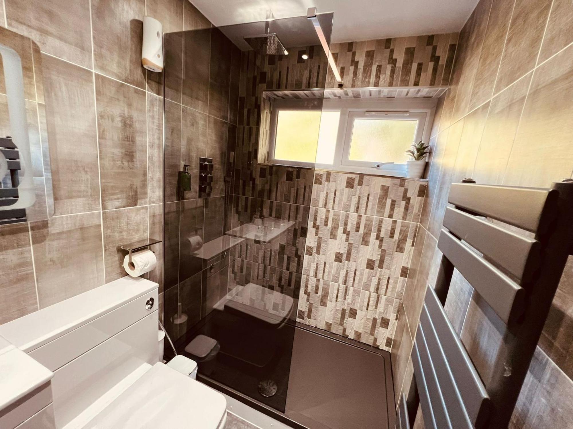 Modern Suites -5 Bedroom House- With Free Parking Birmingham City Экстерьер фото