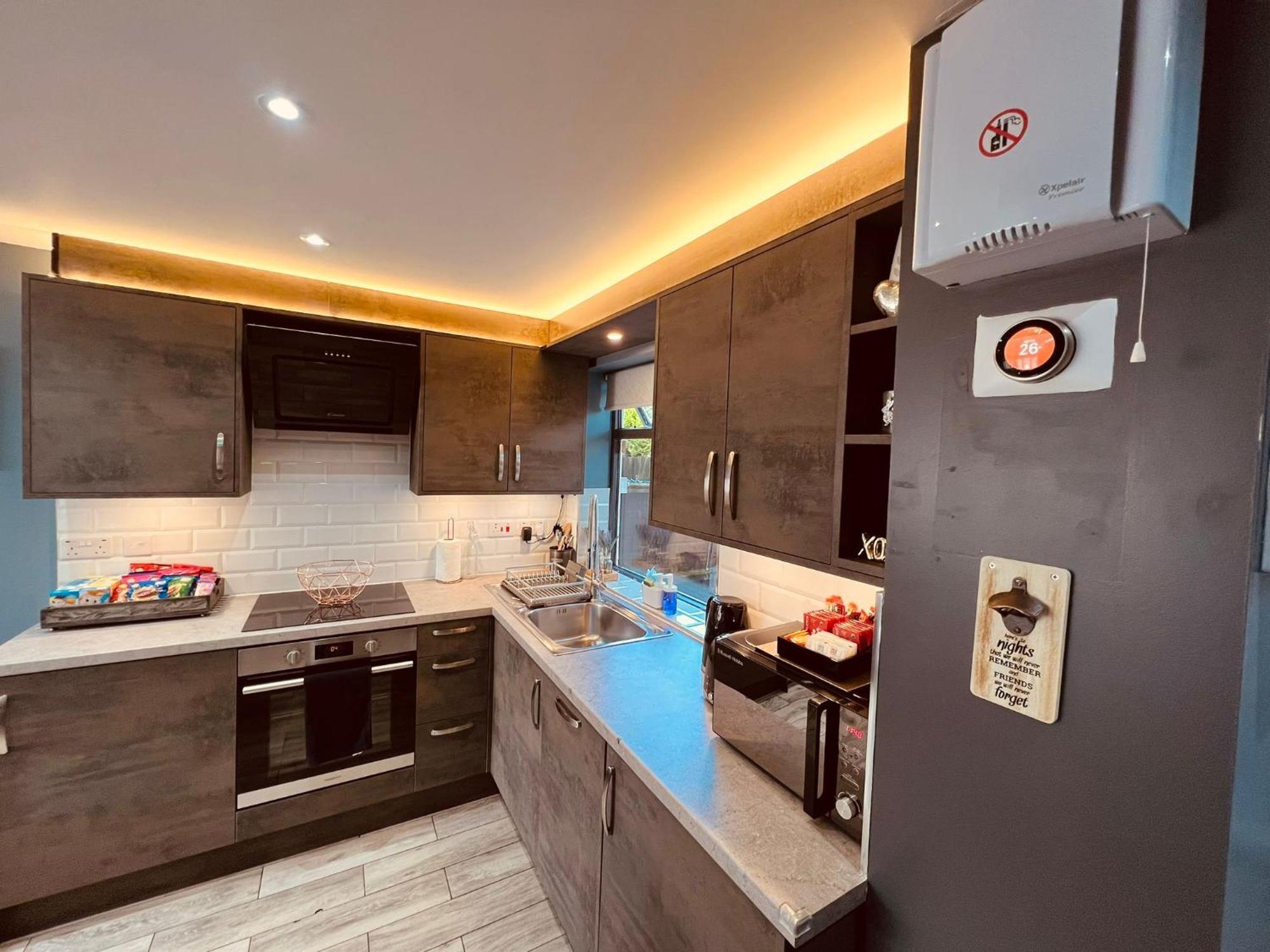 Modern Suites -5 Bedroom House- With Free Parking Birmingham City Экстерьер фото
