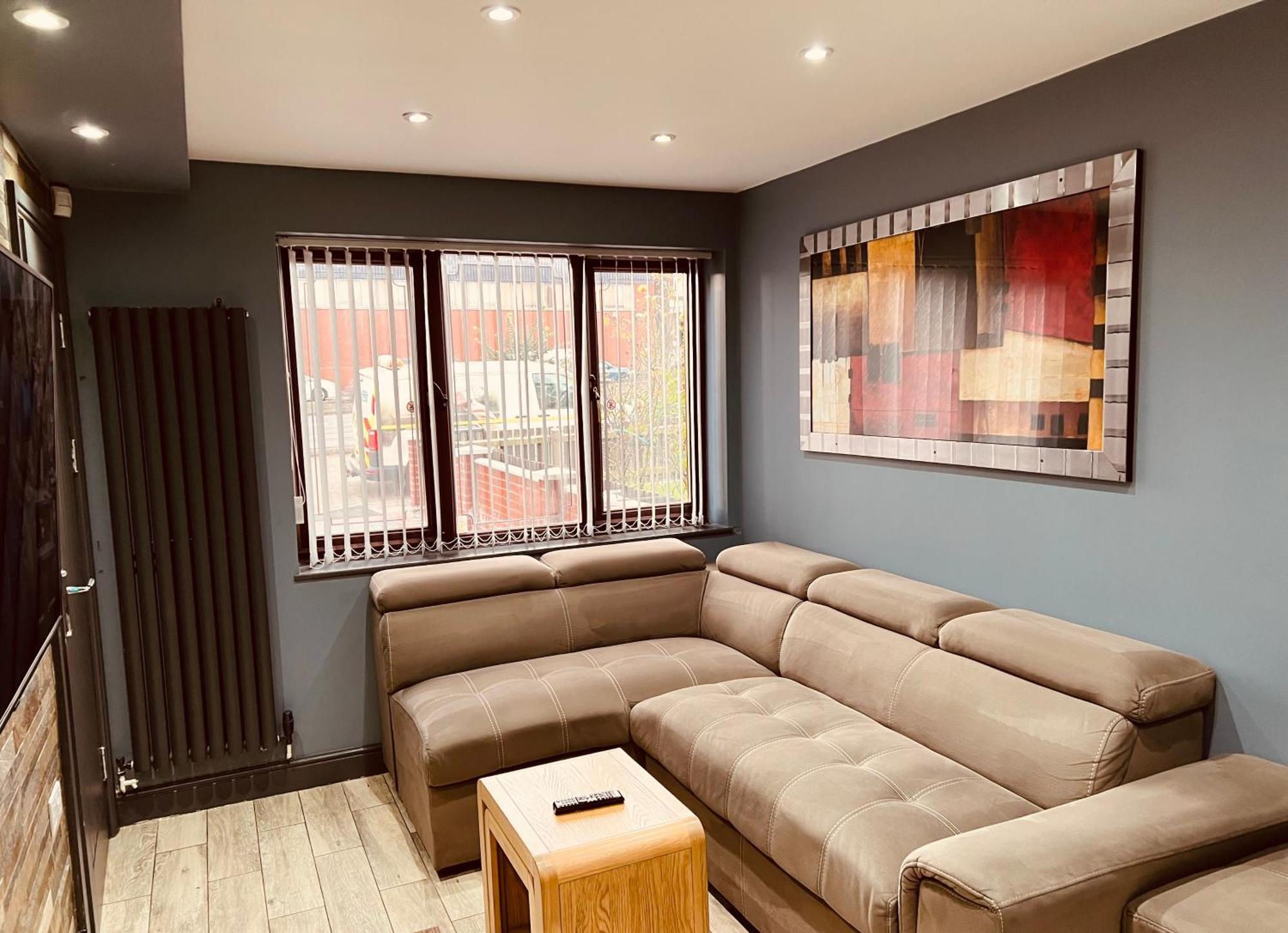Modern Suites -5 Bedroom House- With Free Parking Birmingham City Экстерьер фото