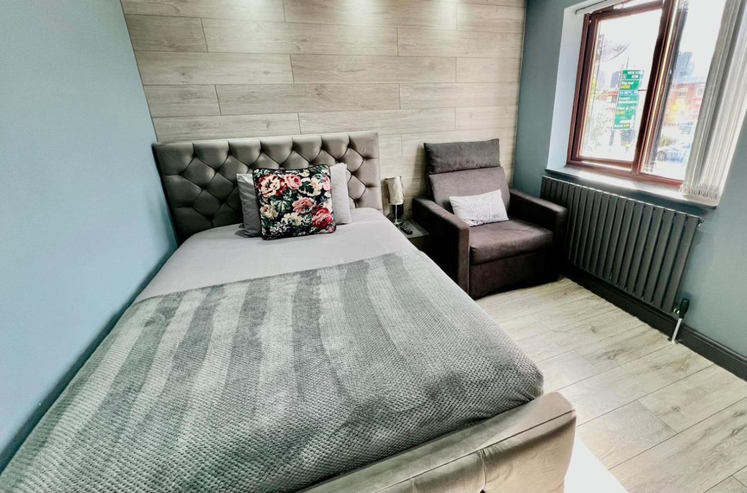 Modern Suites -5 Bedroom House- With Free Parking Birmingham City Экстерьер фото
