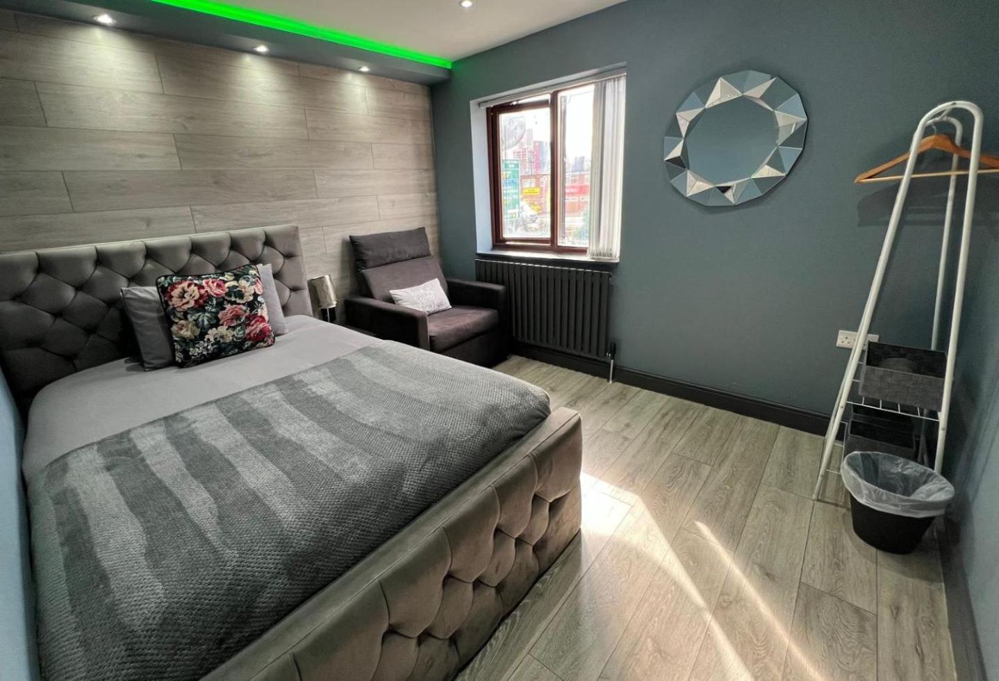 Modern Suites -5 Bedroom House- With Free Parking Birmingham City Экстерьер фото