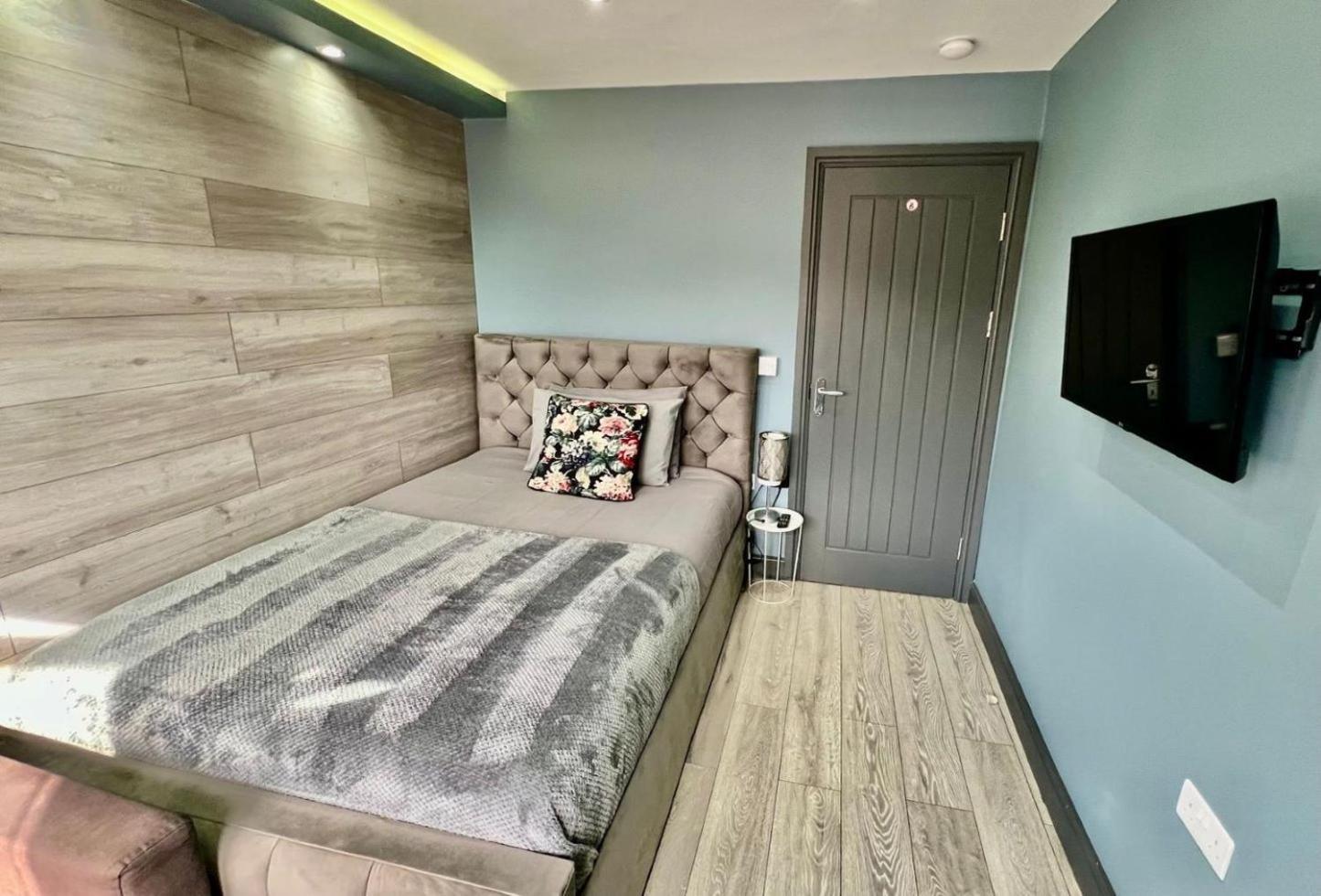 Modern Suites -5 Bedroom House- With Free Parking Birmingham City Экстерьер фото
