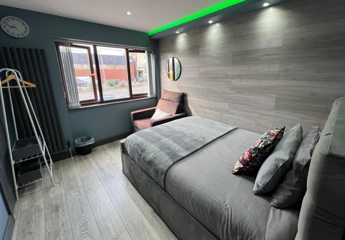 Modern Suites -5 Bedroom House- With Free Parking Birmingham City Экстерьер фото