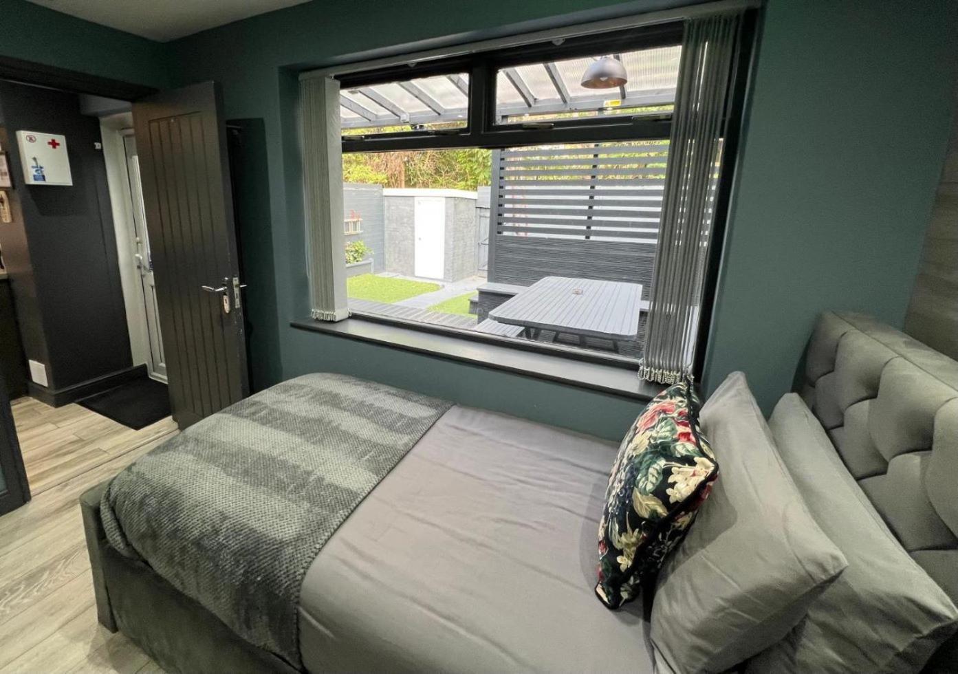 Modern Suites -5 Bedroom House- With Free Parking Birmingham City Экстерьер фото