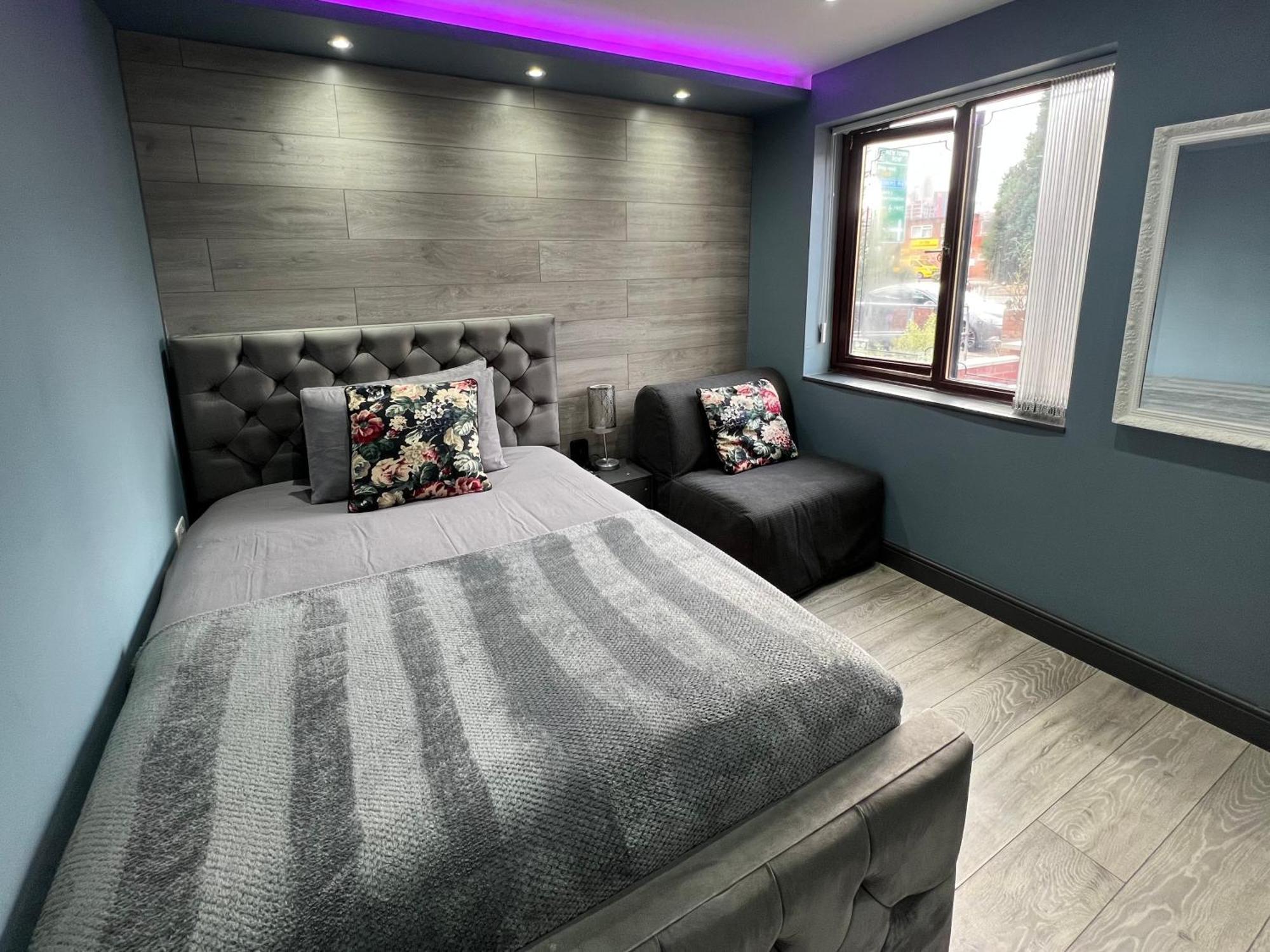 Modern Suites -5 Bedroom House- With Free Parking Birmingham City Экстерьер фото