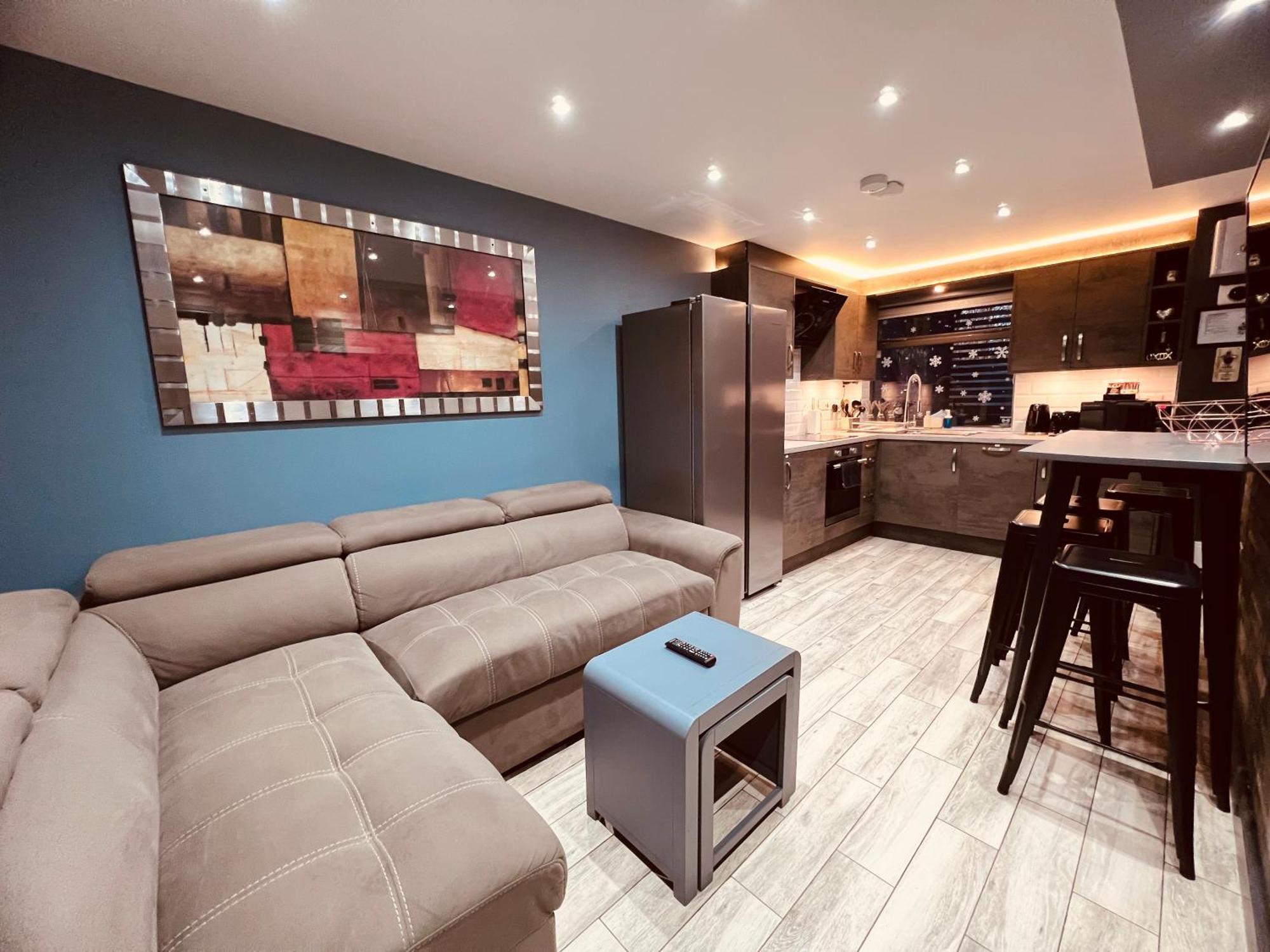 Modern Suites -5 Bedroom House- With Free Parking Birmingham City Экстерьер фото